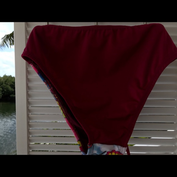 Bikini - Picture 5 of 7